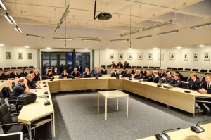 Der Ratssaal der Stadt Menden mit den Kameraden des Löschzug Mitte der Feuerwehr Menden bei der Jahresdienstbesprechung