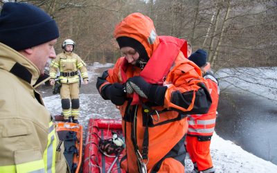 Wachabteilung 2 übt Eisrettung