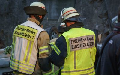 Feuerwehren aus Balve und Menden üben gemeinsam im Hönnetal