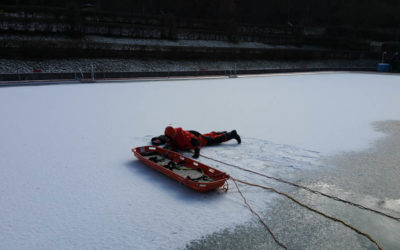 Eisrettungsübung im Bürgerbad Leitmecke