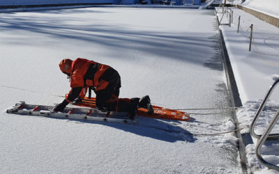 Übung: Eisrettung im Bürgerbad Leitmecke