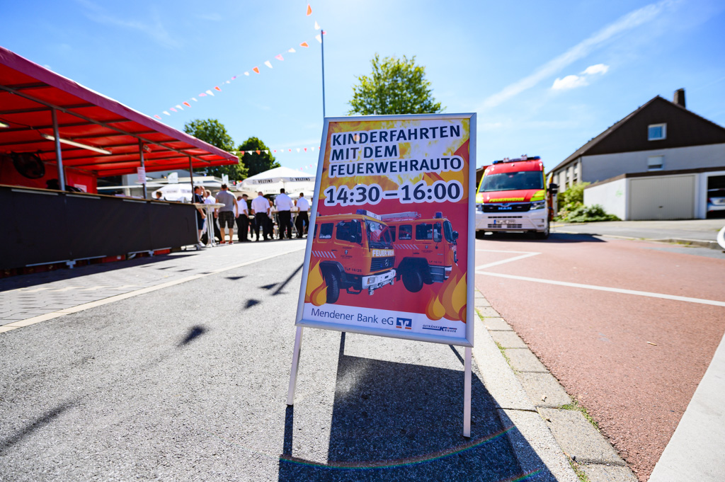 Highlight für jedes Kind: Die Fahrten mit einem echten Feuerwehrauto.
